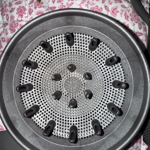 Dyson blow dryer with attachments like new - Picture 5 of 6